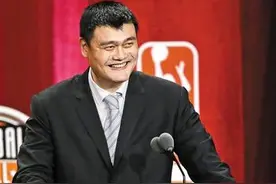 姚明昨正式入驻名人堂图片