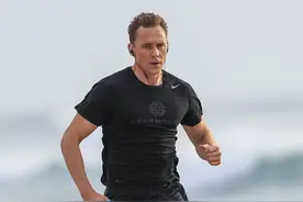身体是恋爱的本钱！抖森海边晨跑帅到生活不能自理 被曝与霉霉12月完婚图片
