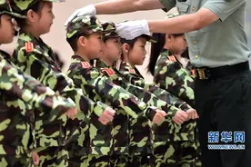 合肥：“小兵”进军营图片