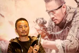上游专访张涵予：聊到爱犬硬汉竟然落泪图片
