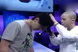 男友现场为女孩剃光头，涂磊连忙上前制止！视频封面