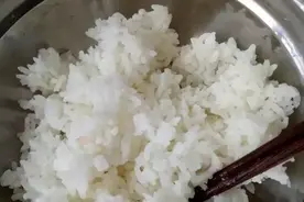 美食世界——米饭煎饼，学起来!图片