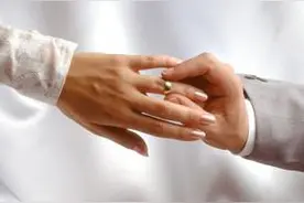 老婆参加高中同学聚会和初恋说我是她司机图片