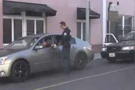在美国的星光大道，遇到警察执法视频封面