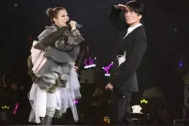 黄子华把郑秀文演唱会变成了栋笃笑，他才是段子手的祖师爷图片