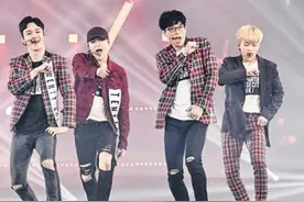 刘在石混入EXO 大跳“Dancing King”图片