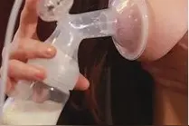 乳汁分泌过多时正确使用吸奶器的方法图片
