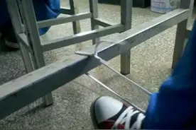 小时候坏同学总爱干的恶作剧，你经历过多少图片