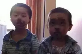 美女连雕像都不肯放过图片