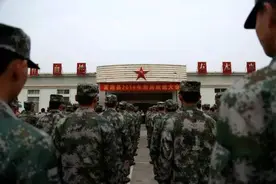 富源新兵入伍，家人挥泪告别图片