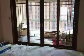 阳台安装推拉门花了2500，婆婆骂我败家而老公夸我会持家图片