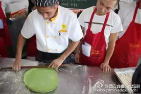 西安典秦陕西小吃培训 | 菠菜面的做法图片