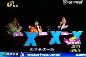 跑调姐一开嗓主持人都懵了！全场狂笑不止！这节目太接地气了！图片