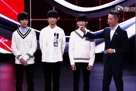 活久见！TFboys三小只教张召忠将军唱《青春练习手册》图片
