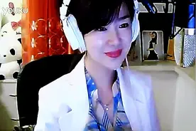 美女主播这首《站在草原望北京》，唱得迷死人了！图片