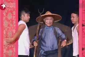 郭德纲带着“四个儿子”在沙漠里打鱼，张国立乐的不行！视频封面