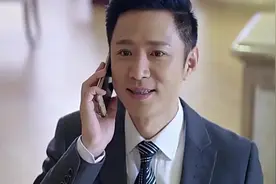 妻子打电话给丈夫问他在哪，丈夫说在开会，一抬头笑了视频封面
