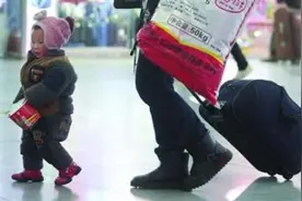 沈阳：宝贝返乡 回远方图片