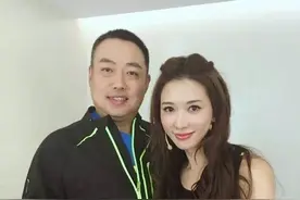 刘国梁为了证明自己身高超过1米6，真是拼了图片