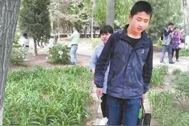 兰州一初中男生走失 万名的哥的姐爱心接力全城寻找图片