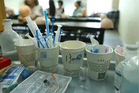 90后女子欲瘦腿 一发瘦腿针竟让她喝不了水！"医生"竟然说图片