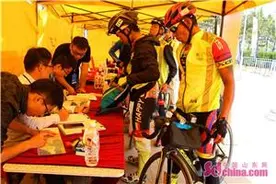 1200公里骑行赛东营站：红色马甲舞动国际赛事图片