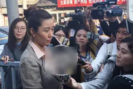 张铁林私生子案今日开庭 訾女士：要求儿子到场视频封面