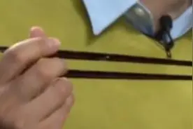 使用筷子的时候，这几个动作不能做？专家：做这几个最没教养！视频封面