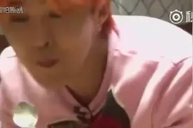 权志龙吃东西的样子真好看！萌萌哒视频封面