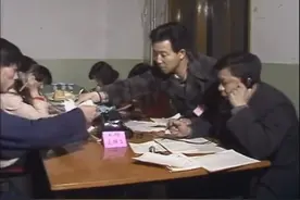 1983年春晚现场，观众可以打电话点播节目视频封面