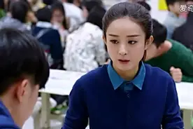 一寝室俩女生出手打架，却是因为一件小事！视频封面
