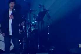 王杰五月天阿信同台演唱成名曲《一场游戏一场梦》引起全场尖叫视频封面