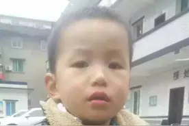 犍为3岁男孩被男子留在游乐场 警方全城寻亲图片