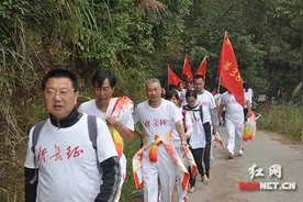 重走长征路:穿上红军草鞋 追寻红军当年足迹图片
