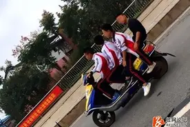 衡阳一电动车坐4人 网友：你们要挑战印度人吗？图片