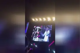 周杰伦现场演唱经典曲目《园游会》！引万人合唱！图片