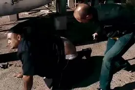 这身手没谁了，一个人开启无敌模式！视频封面