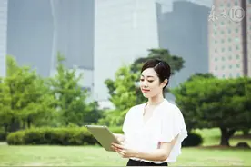 小说：母亲出差回家，见4岁儿子趴在卧室门口，她推门一瞧，懵了图片
