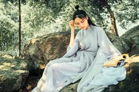 小说：小伙一觉醒来，他的吞噬灵兽进化了，成为洪荒异种图片
