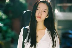 小说：学霸回回考试控分，被发现后，老师盯着他做试卷图片