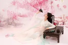 小说：她与他同时开启了同一个玉佩空间，打开一场跨越时空的缘份图片