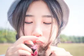 小说：偏僻的私人诊所中，满身伤痕的少女被死死禁锢在手术台上图片