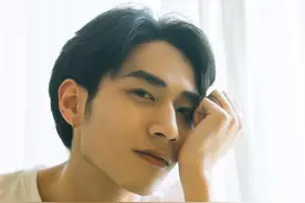 小说：影帝知道她腿疼，亲自到她房间给她小腿按摩，她舒服得哼哼图片