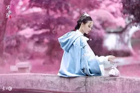 小说：前世是孤儿的韩沐晴看到娘亲，忍不住赖在娘亲怀里撒娇图片