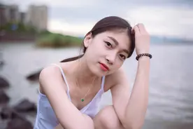 小说：爸妈离世以后，她又娇又小，养哥宠着，既当爸，又当妈图片