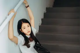 小说：在她的带领下,这场没有硝烟的战争终于结束,受到万众瞩目.图片