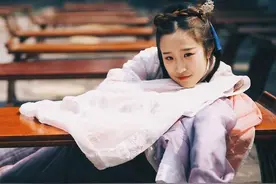小说：三岁小团子下山去找爸爸，却一把抱住了传说中冷血无情的他图片
