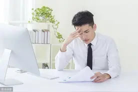 小说：未婚妻想悔婚，与富家少爷在一起，穷小子用这种方式恶心她图片