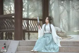 小说：被迫穿越成为白莲花，她却选择接受设定，让众人刮目相看图片