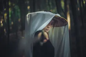 小说：一只全身冒着蓝火的老虎，竟从林中扑了出来，吓坏寻宝少年图片